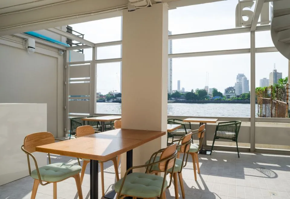 BEAT. Warii Hostel @ Chaophraya River