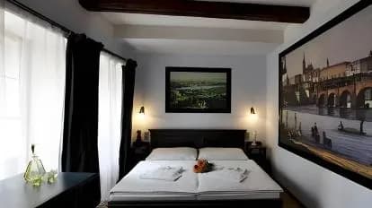 U Cervene zidle - Red Chair Hotel