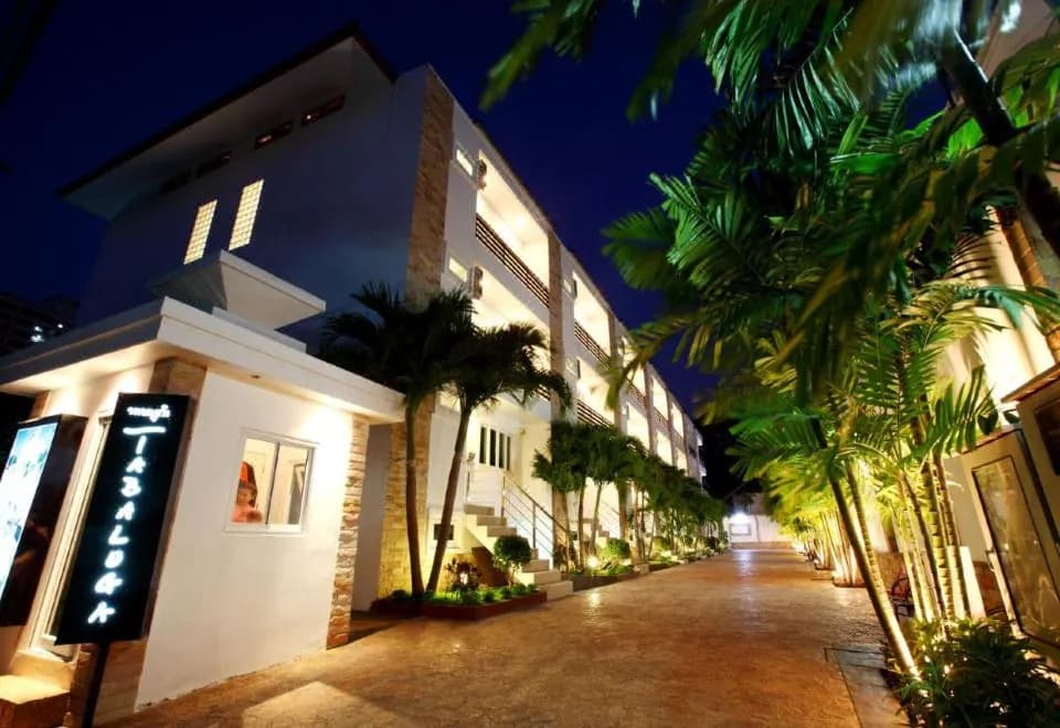 Hidden Palm Pool Villas