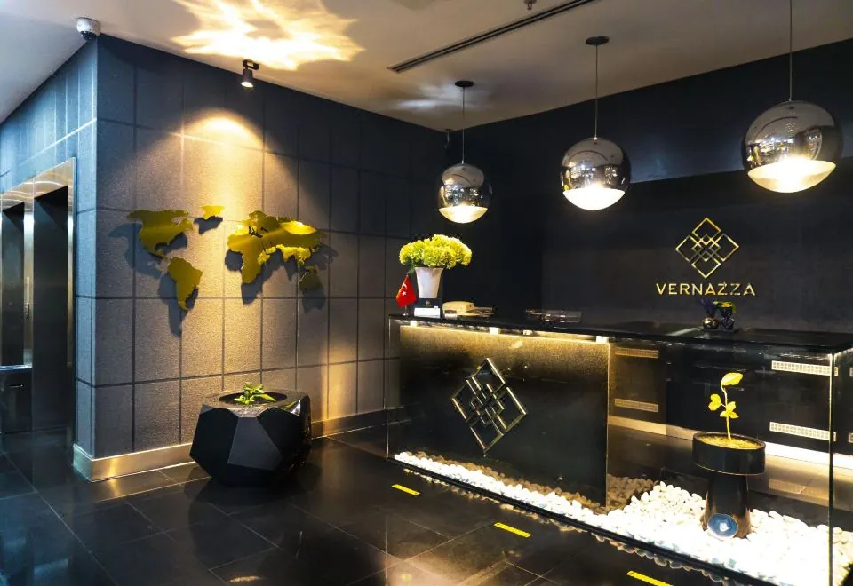 Vernazza Suites Hotel