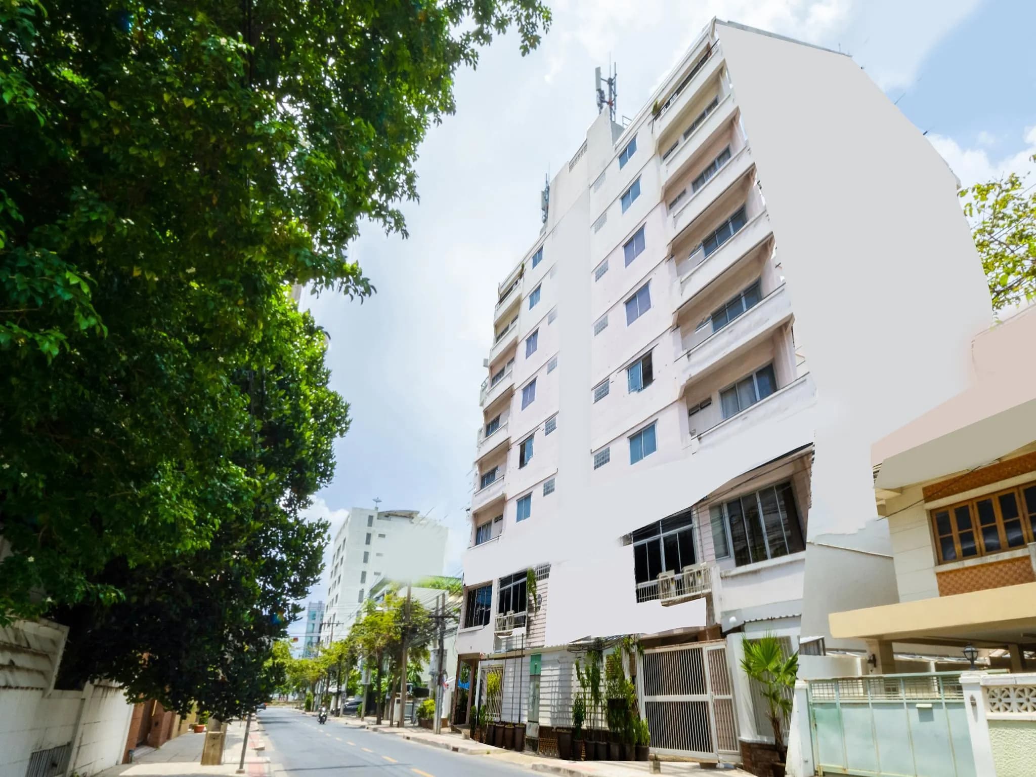 OYO 1042 Boon’s Residence (Sathorn)