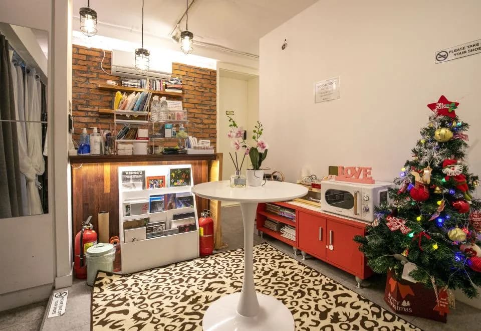 Bias K-Girl Guesthouse - Women Only
