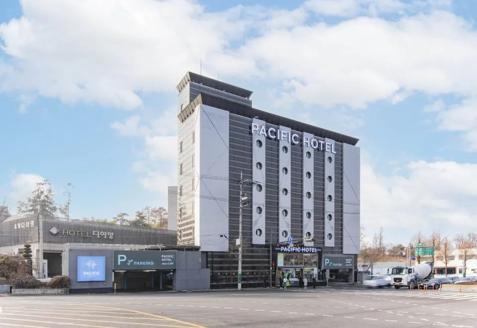 Boom Tourist Hotel