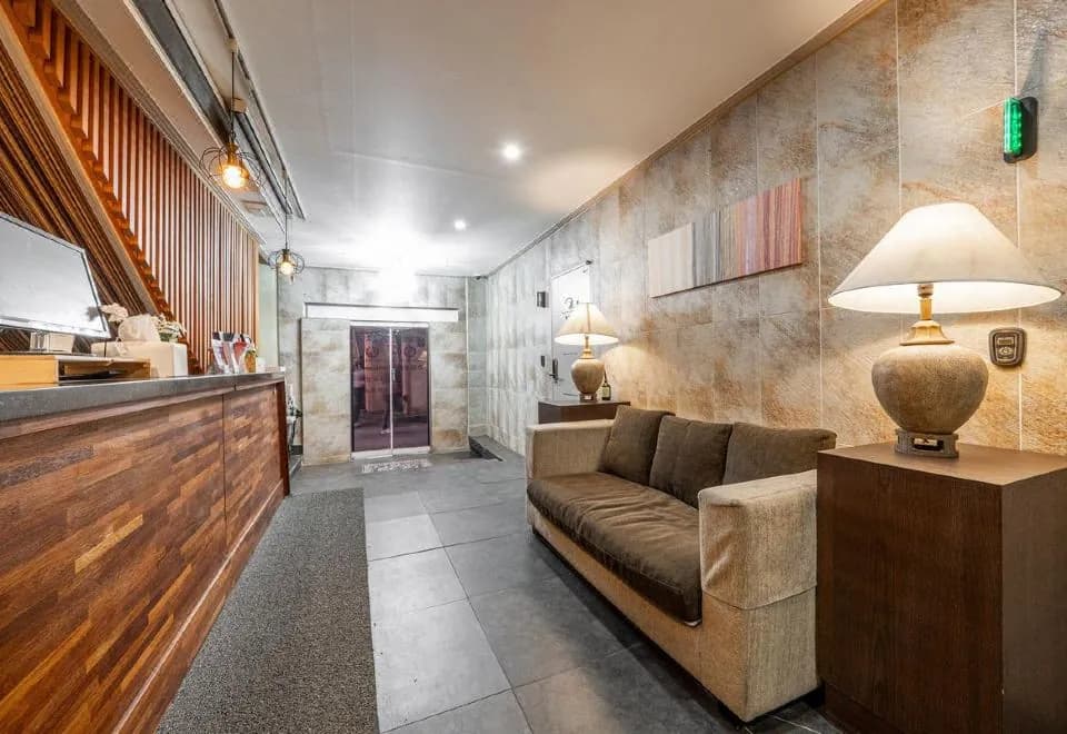 Peanut Hotel