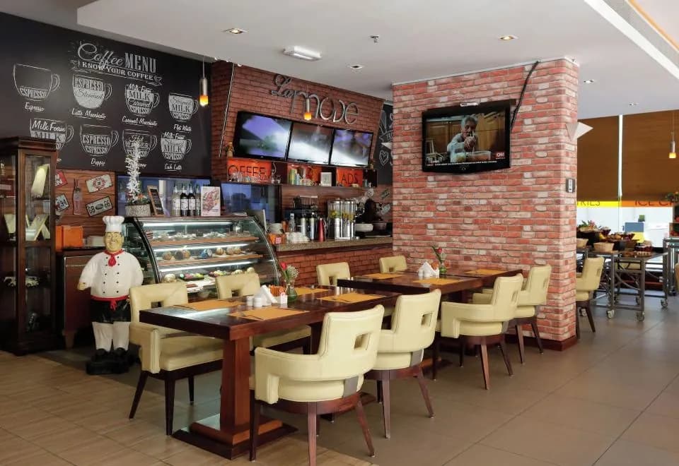 Mena ApartHotel Albarsha at The Mall