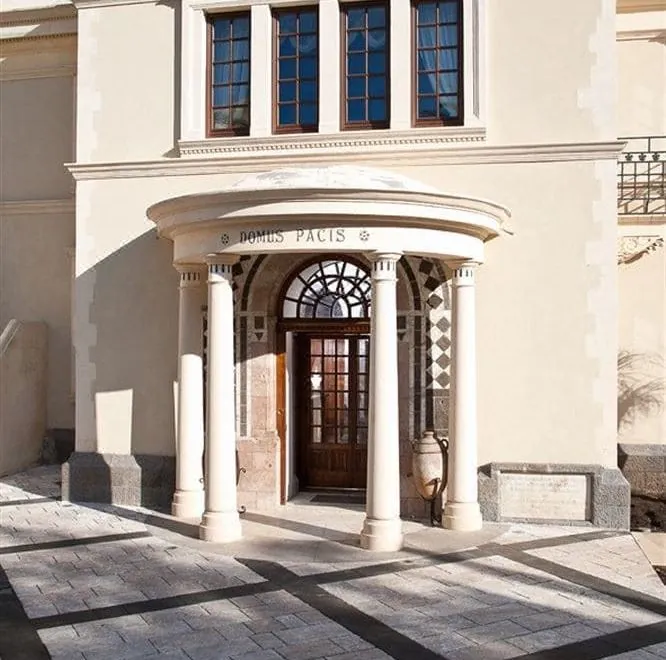 The Ashbee Hotel