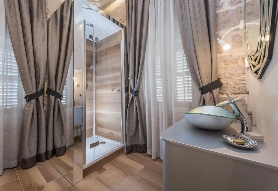 Zara Palace - Design Rooms