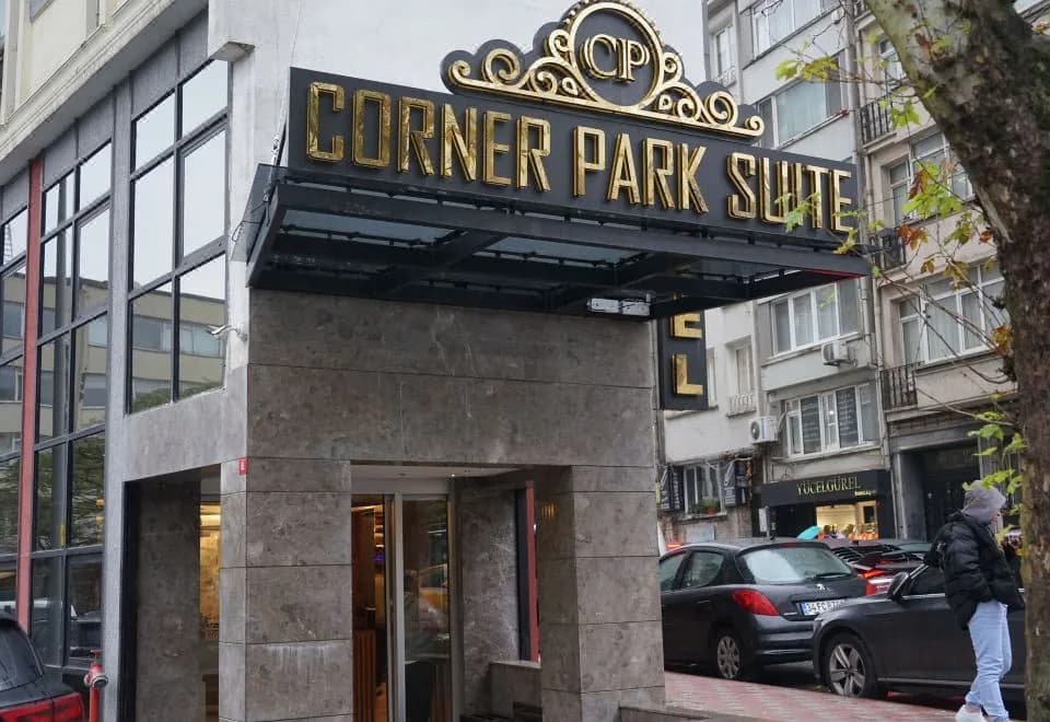 Corner Park Suites