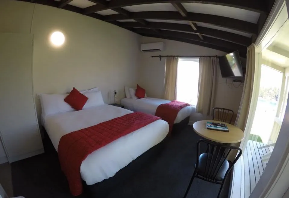 Colonial Village Motel