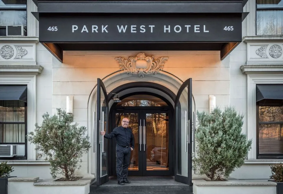 Park West Hotel
