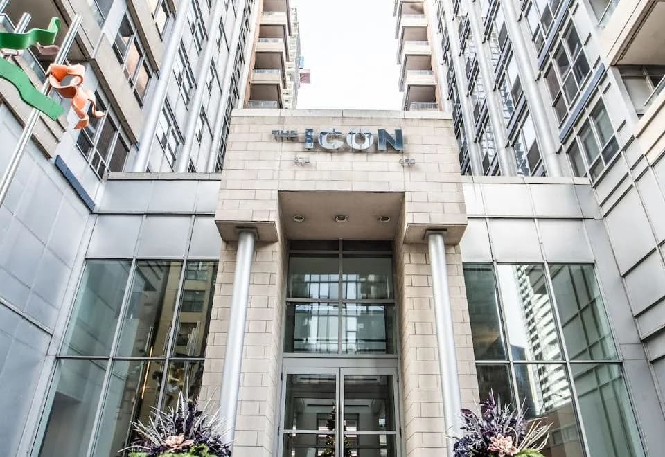 AOC Suites - Heart of Downtown  Condo
