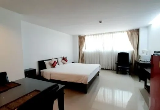 City Plaza Nana Hotel