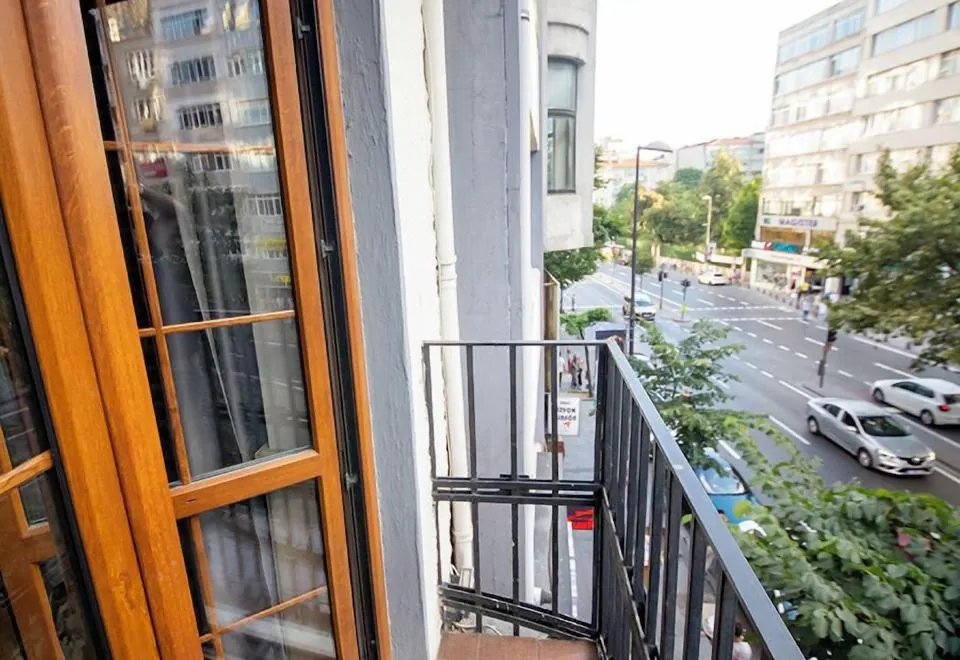 Royal Garden Suite Hotel