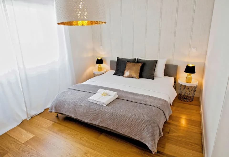 Industrial Lisbon Apartment - Adults Only
