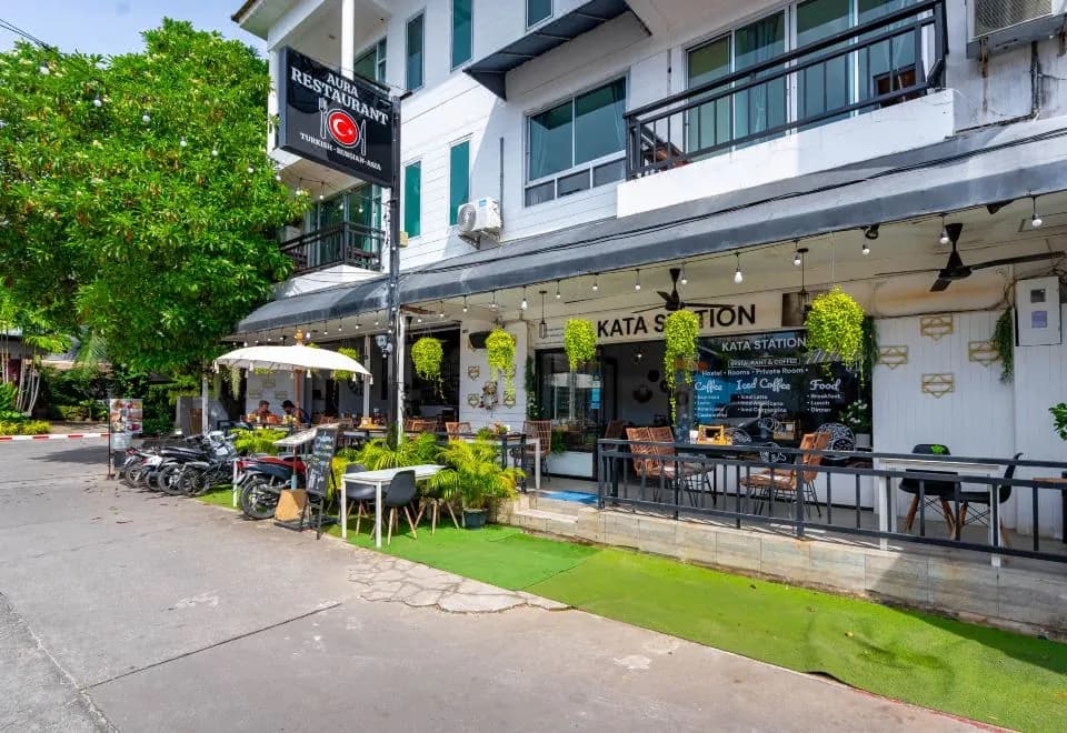 Kata Station Hostel & Restaurant