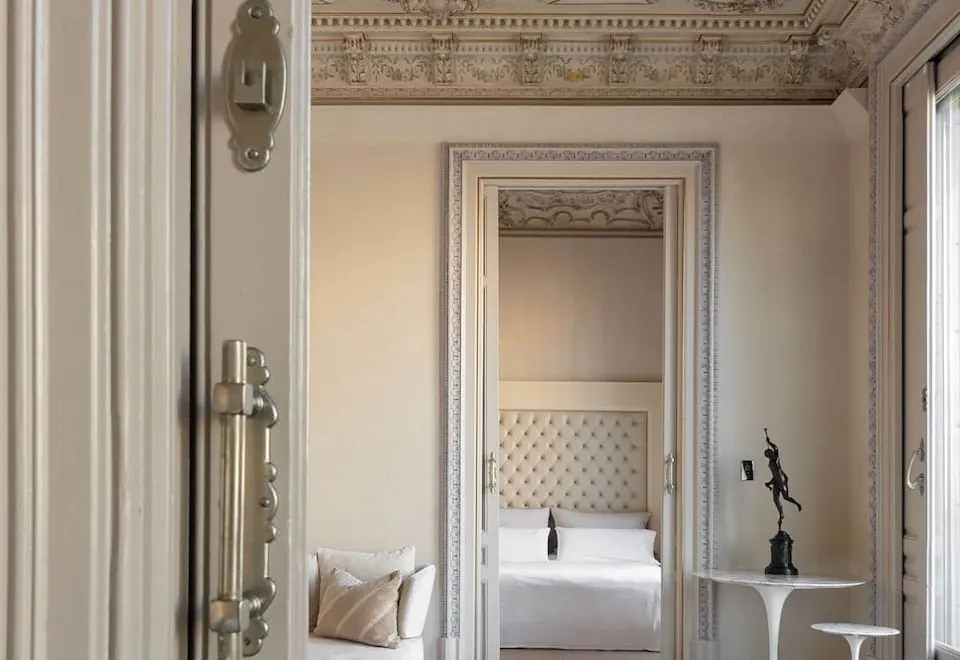 El Palauet Modernist Suites Barcelona