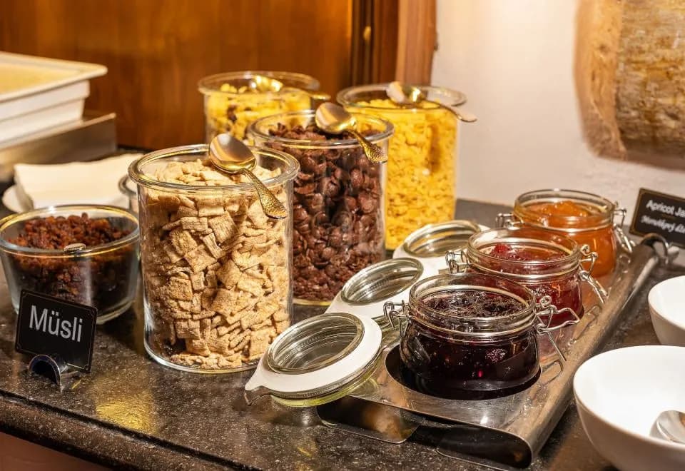 Iron Gate Hotel & Suites Prague by Bhg