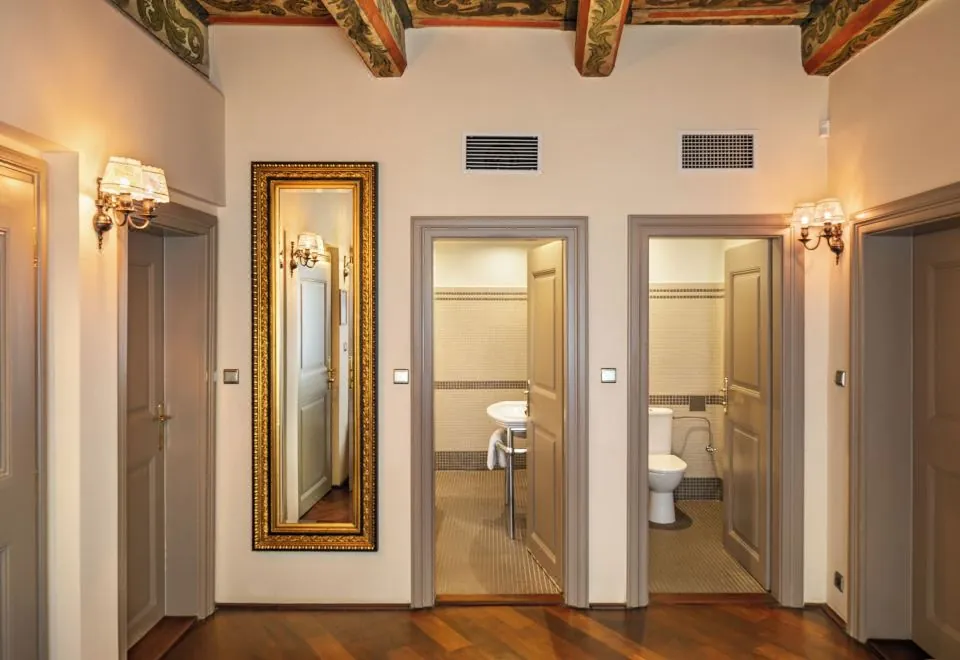 Iron Gate Hotel & Suites Prague by Bhg