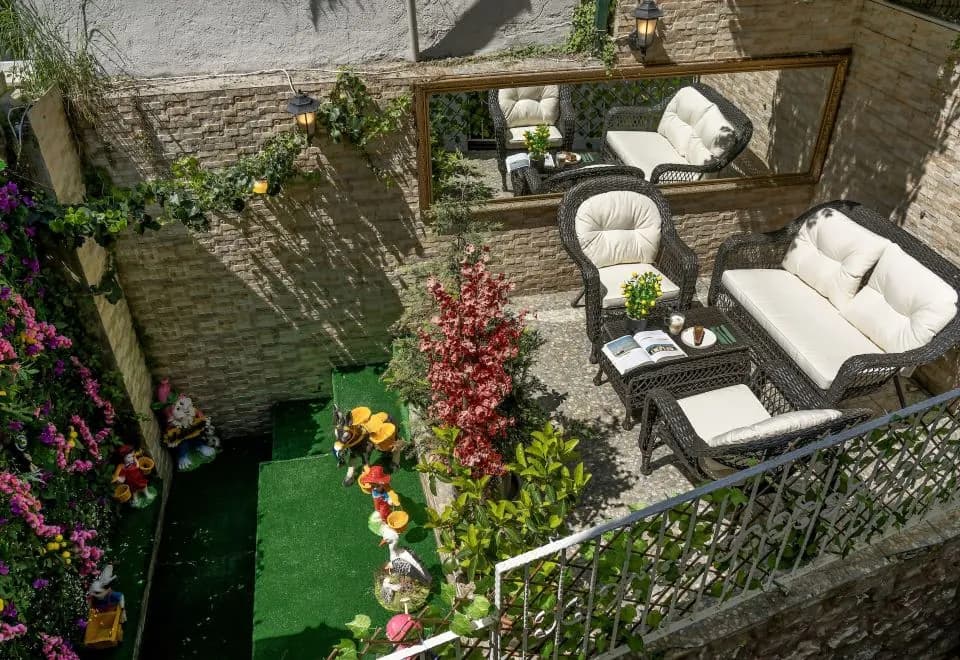 Royan Suites