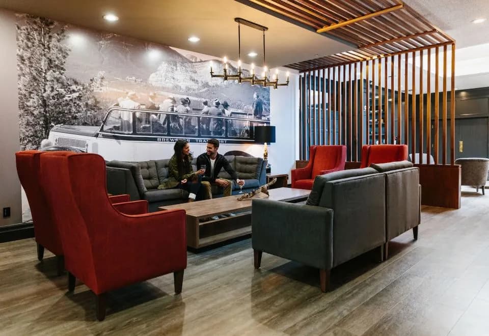 Elk + Avenue Hotel