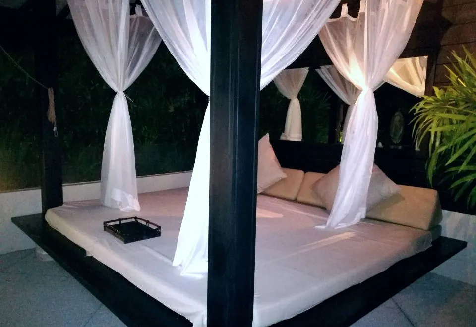 The Pavilions, Suites
