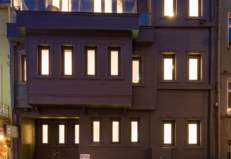Alilass Hotel