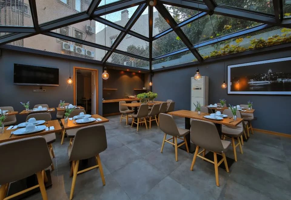 Alilass Hotel