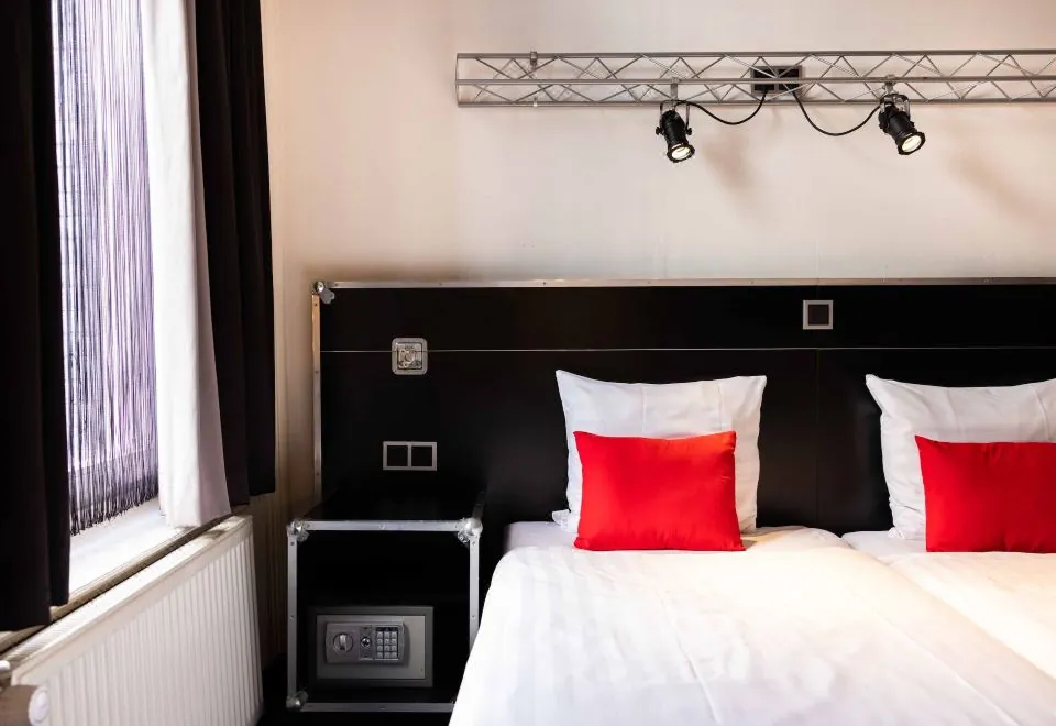BackStage Hotel