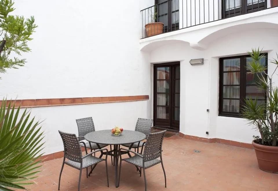 Aspasios Plaza Real Apartments