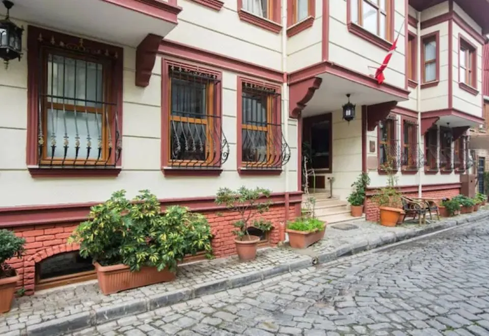 Aruna Hotel