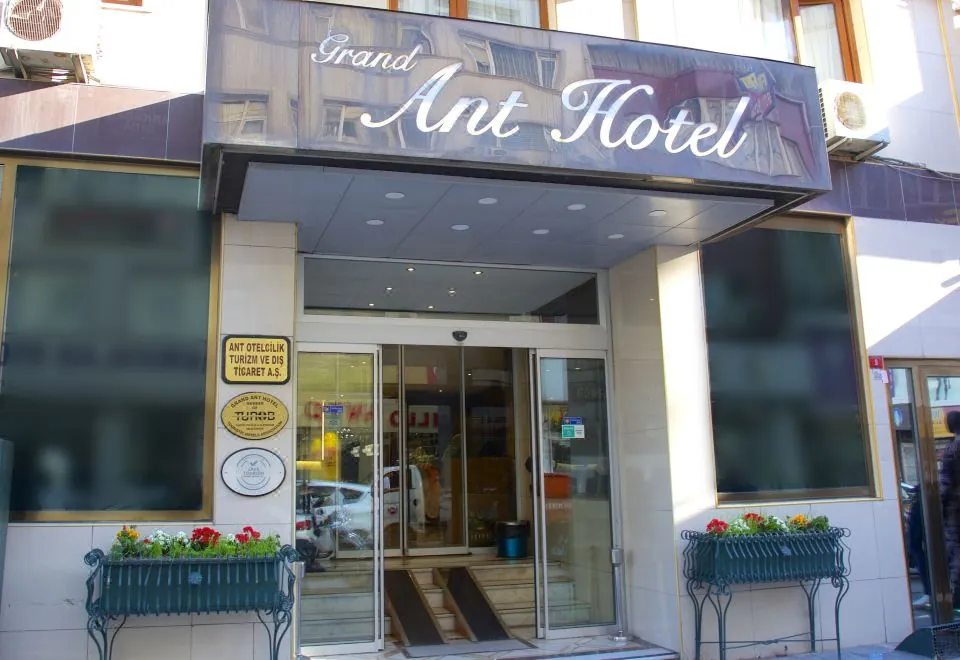 Grand Ant Hotel