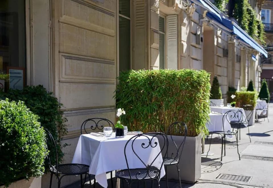 La Tremoille Paris