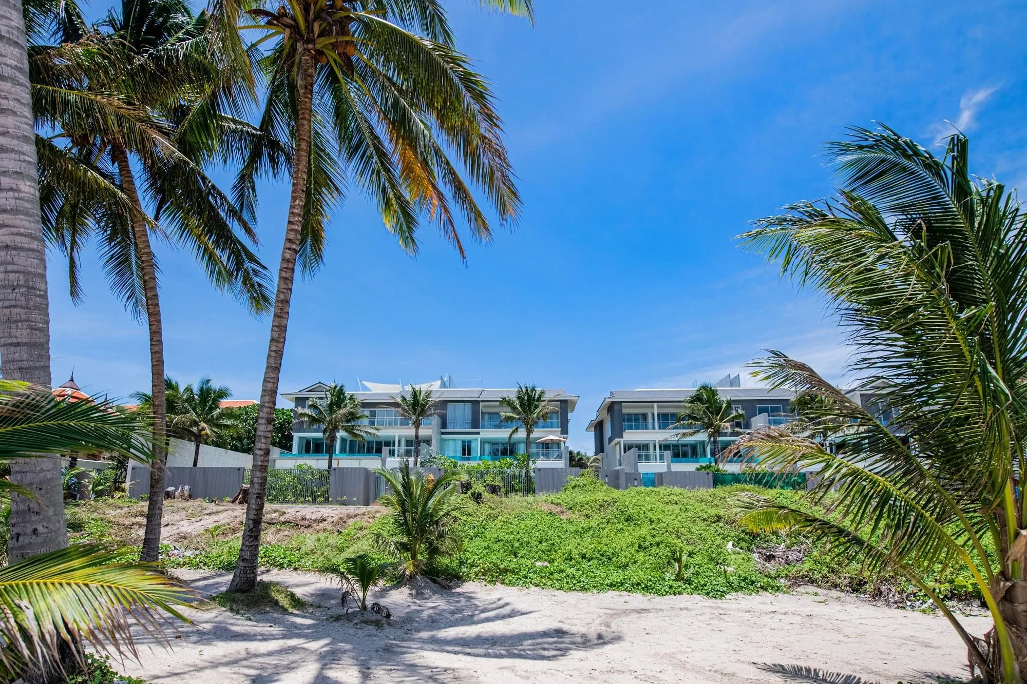 Beachfront Residence - Stunning Sea View