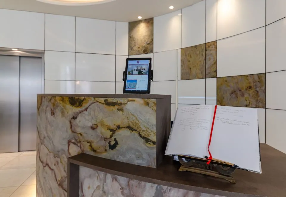 The 7 Hotel, Suites, Studios & Apartments