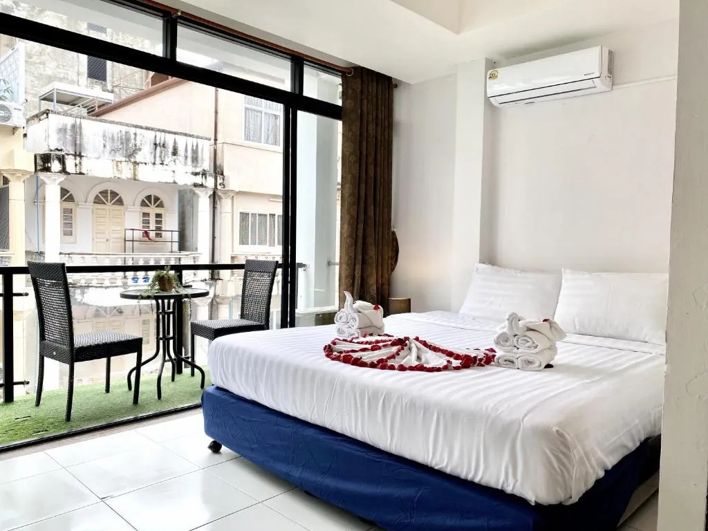 Cocoon Beach Hotel