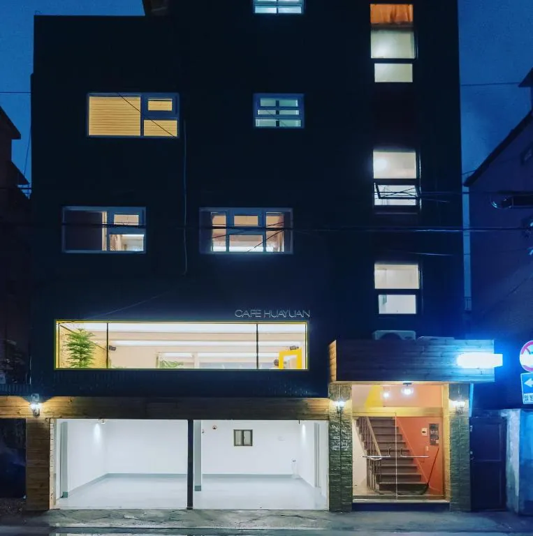 Huayuanhouse HQ in hongdae