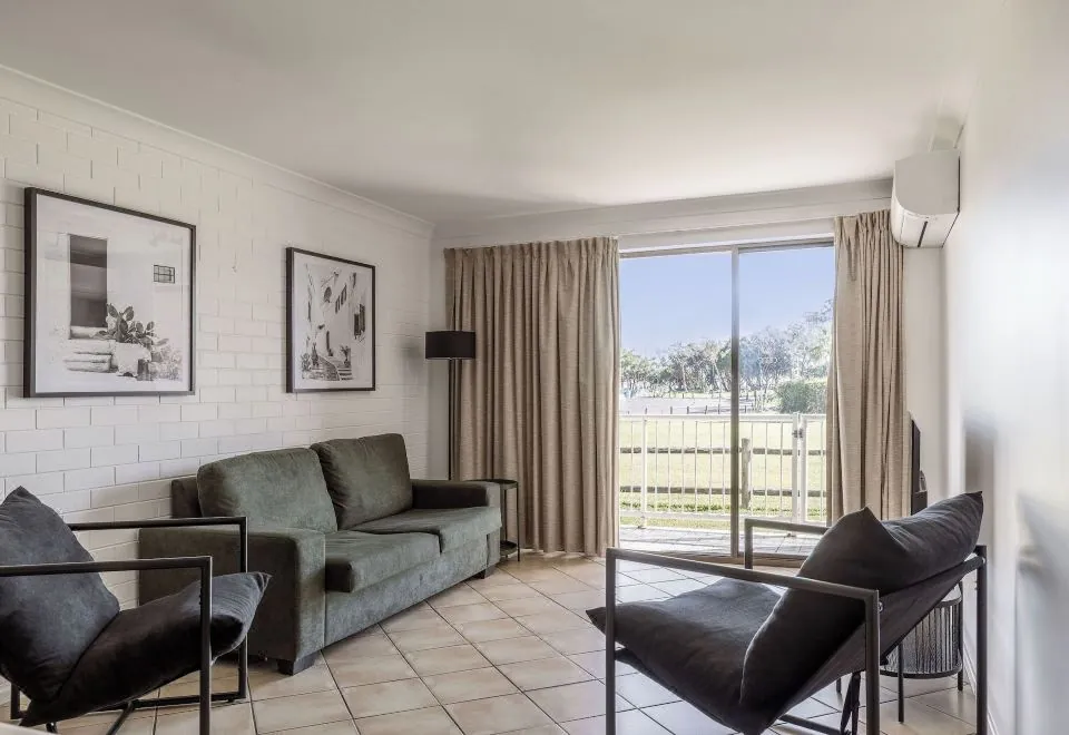 Main Beach Apartments