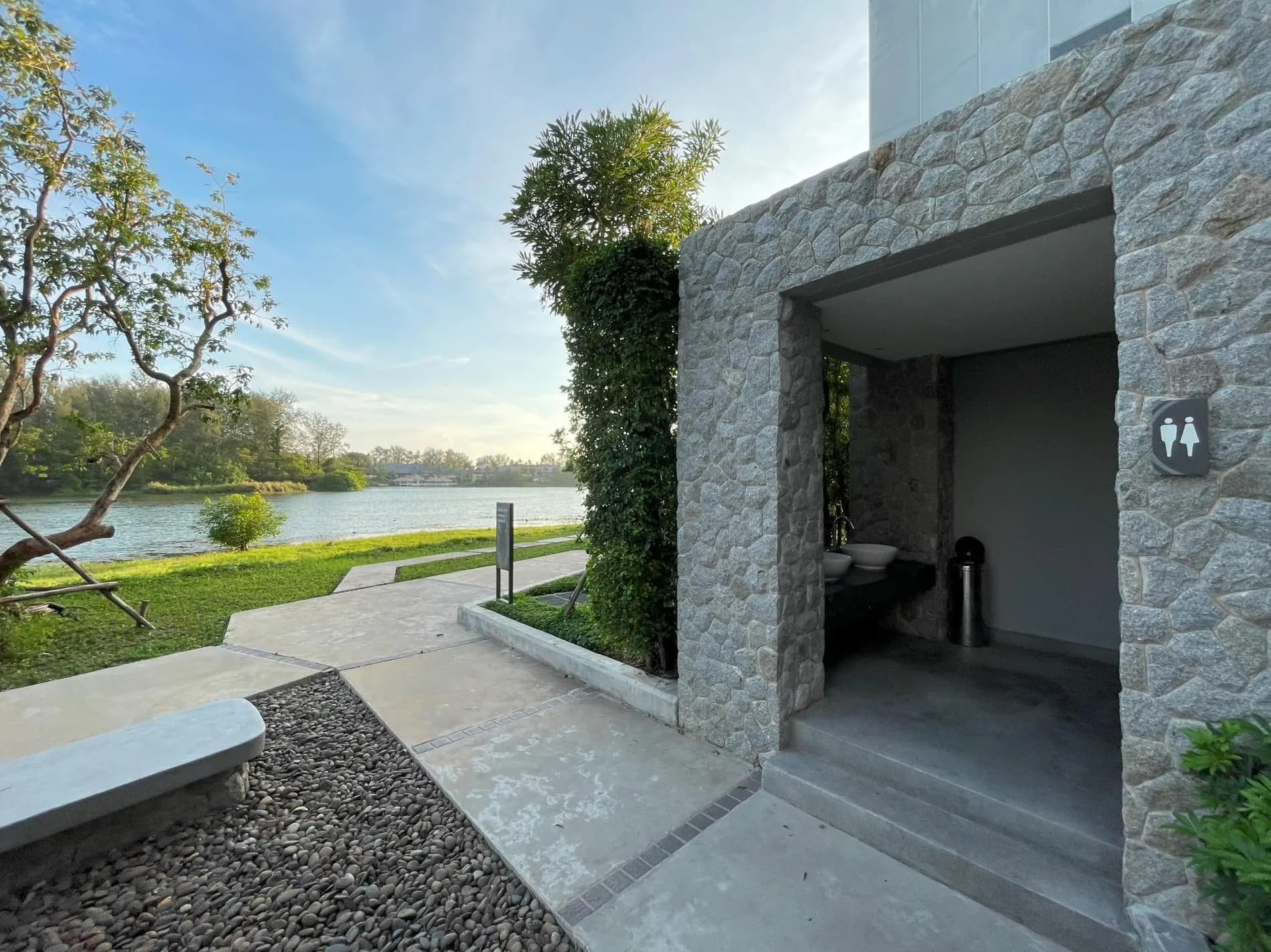 Best location in Laguna-bright apartment @Cassia