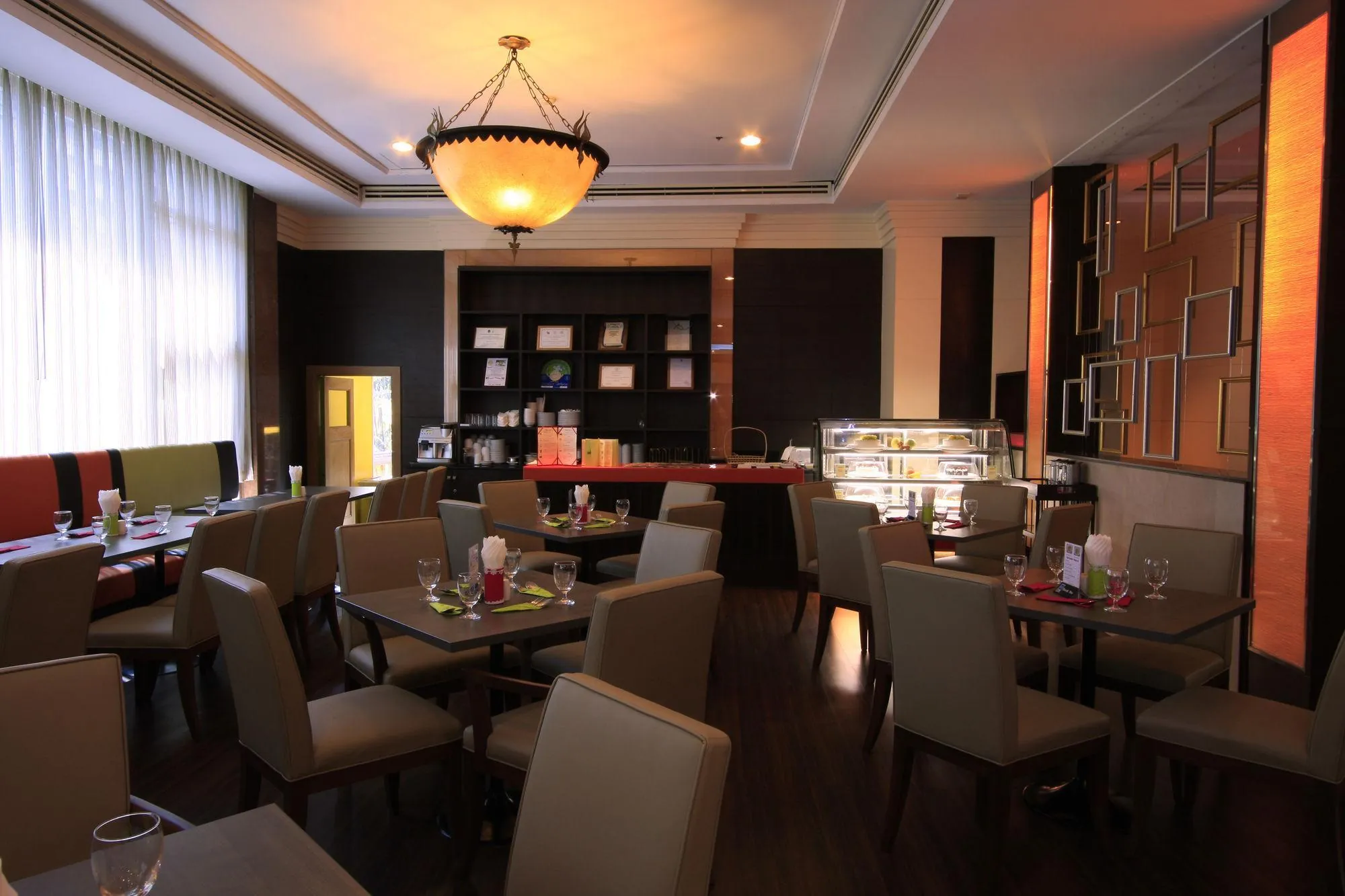 Karnmanee Palace Hotel