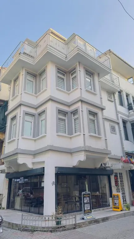 La Mer Old City Hotel & Suites