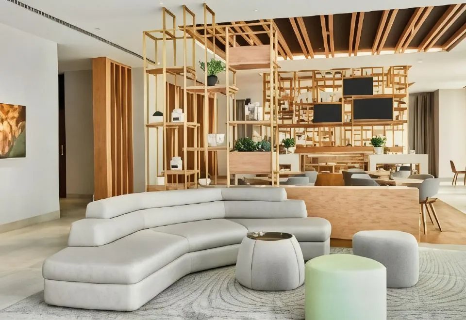 Hilton Garden Inn Dubai, Mall Avenue