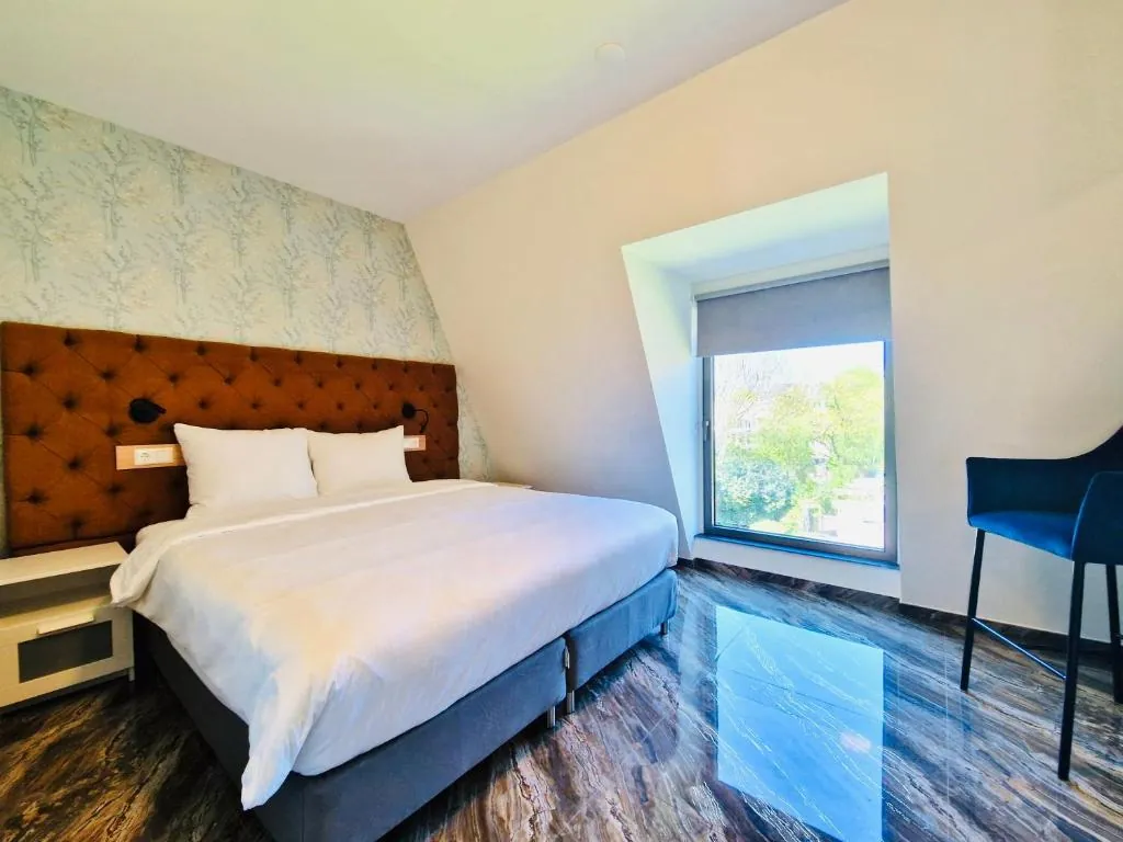 Chasse Hotel Residency