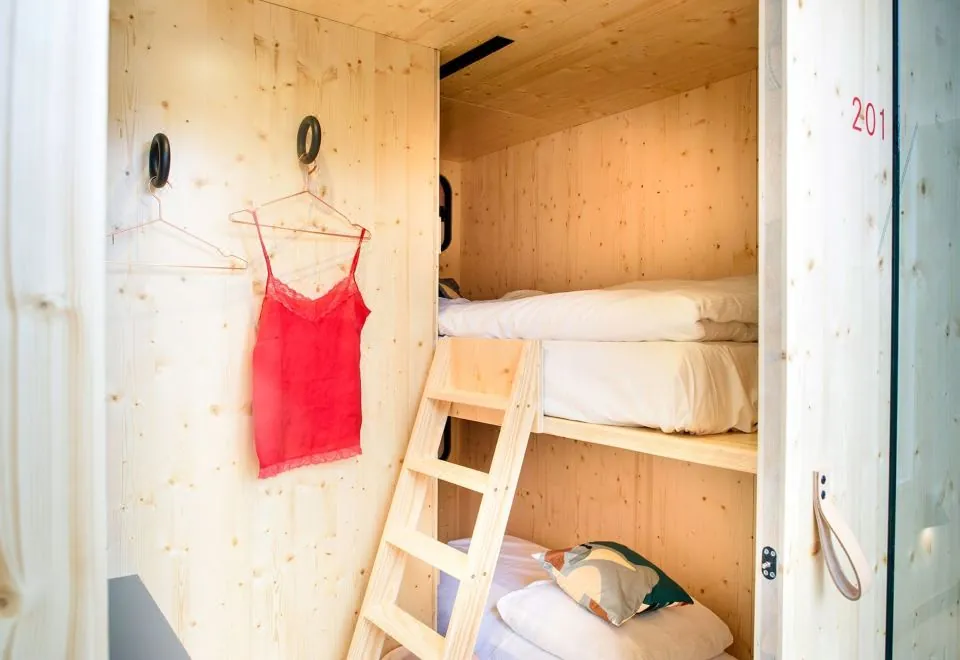 The Green Elephant - Hostel