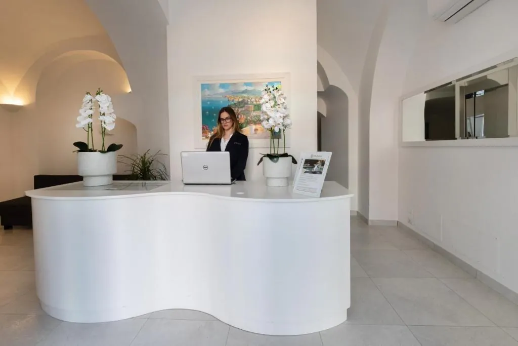 Villa Emanuel White
