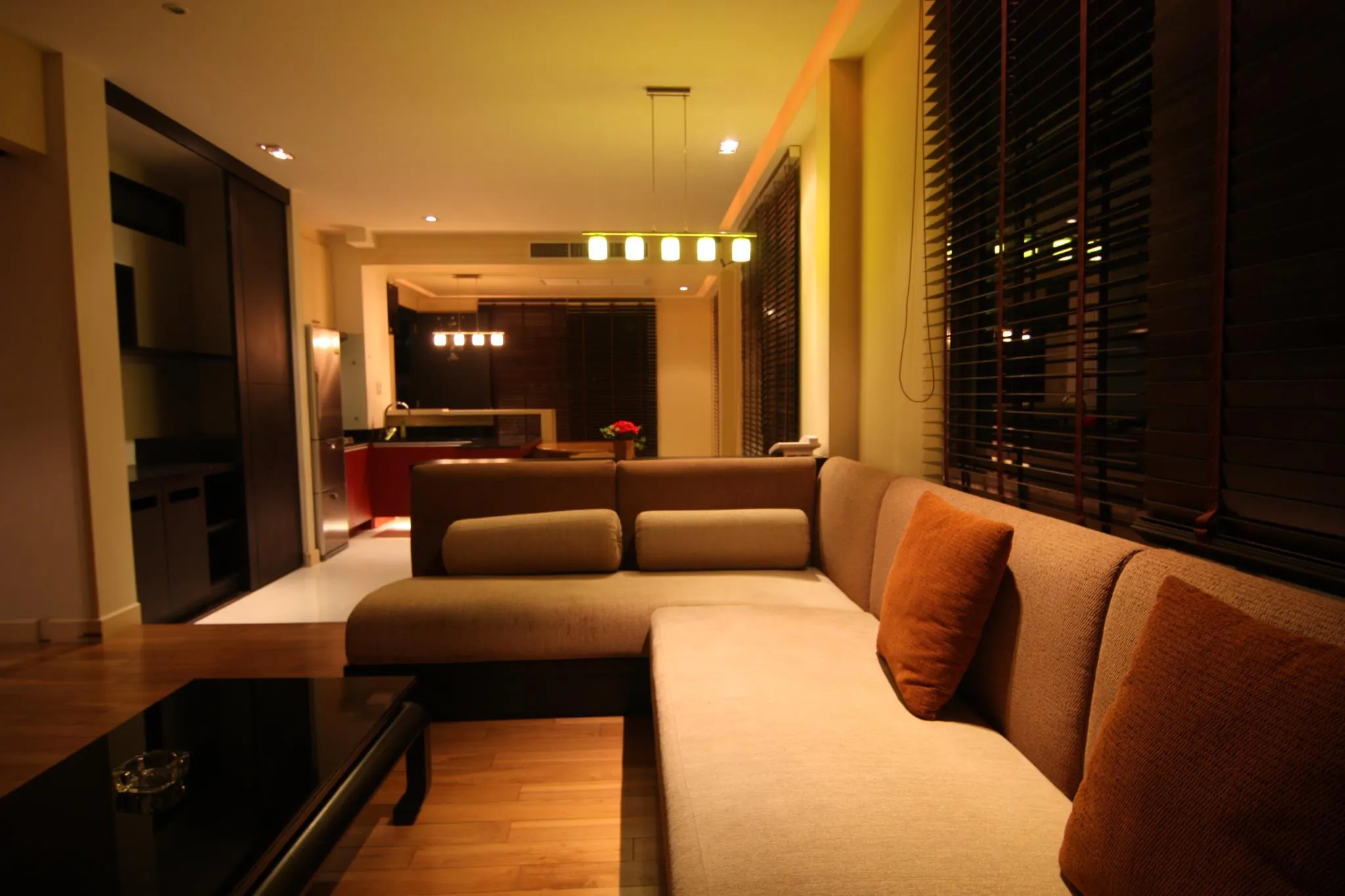 yellow cube Room 7