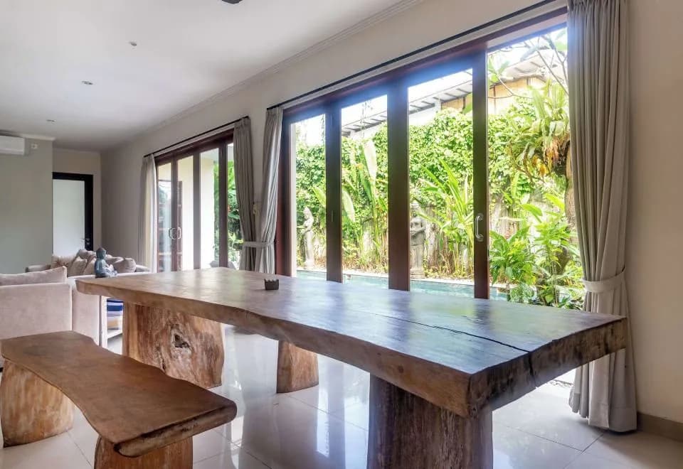 Villa Tepi Sungai