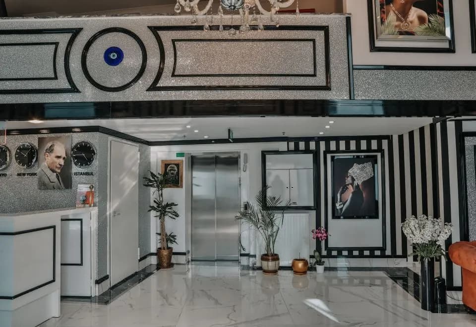 Grand Lark Otel
