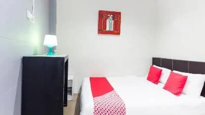 OYO 304 Zero Hour Hotel