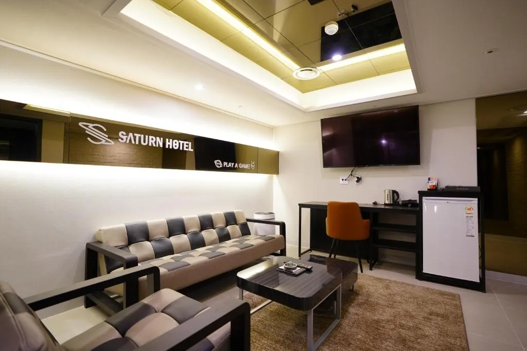SATURN HOTEL