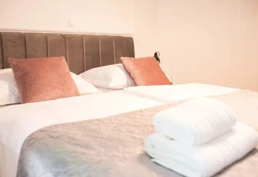 Luxury Rooms with Balcony